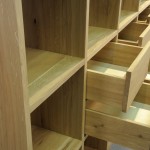 Schubladen mit Vollauszügen, Schubladenmodule variabel platzierbar, individuelle Gestaltungsmöglichkeiten wie z.B. Besteckeinsätze aus Holz, Kunststoff, Filz